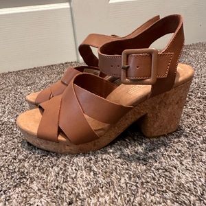 NEW - Tom’s Ava tan leather sandals